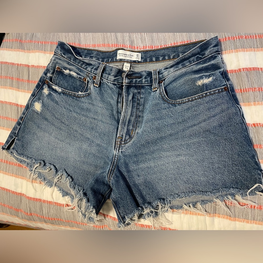 Abercrombie & Fitch- CURVE LOVE Denim Shorts